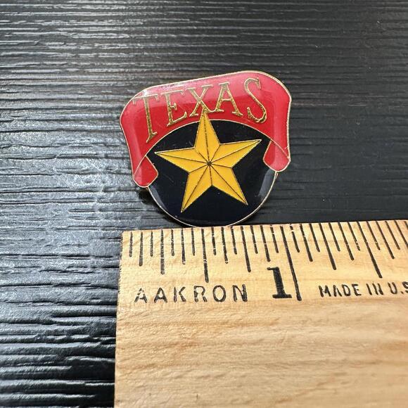 Vintage Gold Tone Texas Star Red Blue Yellow Lapel Hat Pin VGC - Picture 6 of 6
